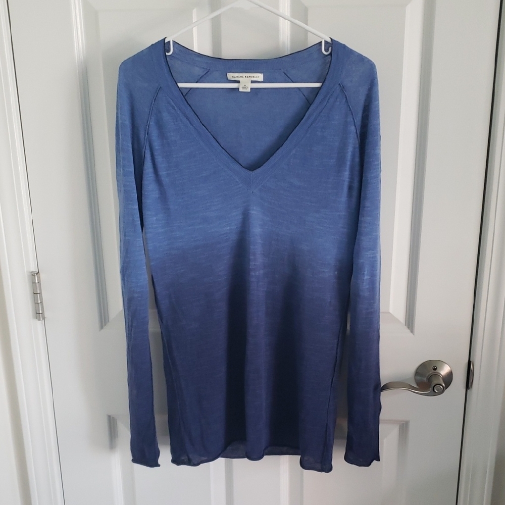 Banana Republic Blue Long Sleeve V-Neck Sweater